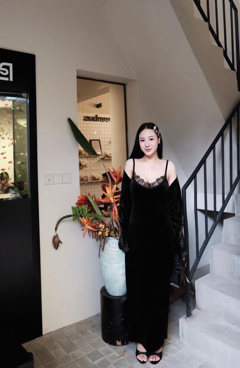  Set 2 món đầm nhung hai dây phối ren dáng suông kèm choàng - E24 