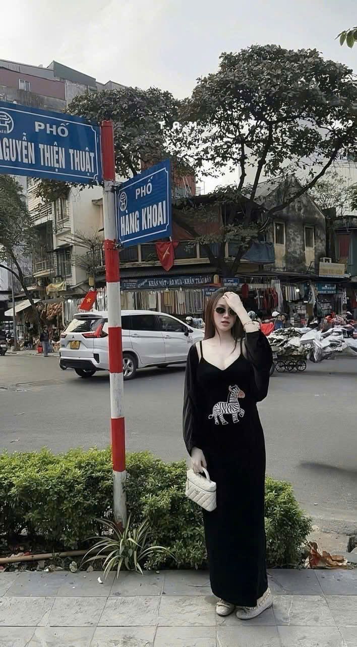  Set 2 món đầm nhung thêu ngựa kèm áo choàng - ĐEN - E33 