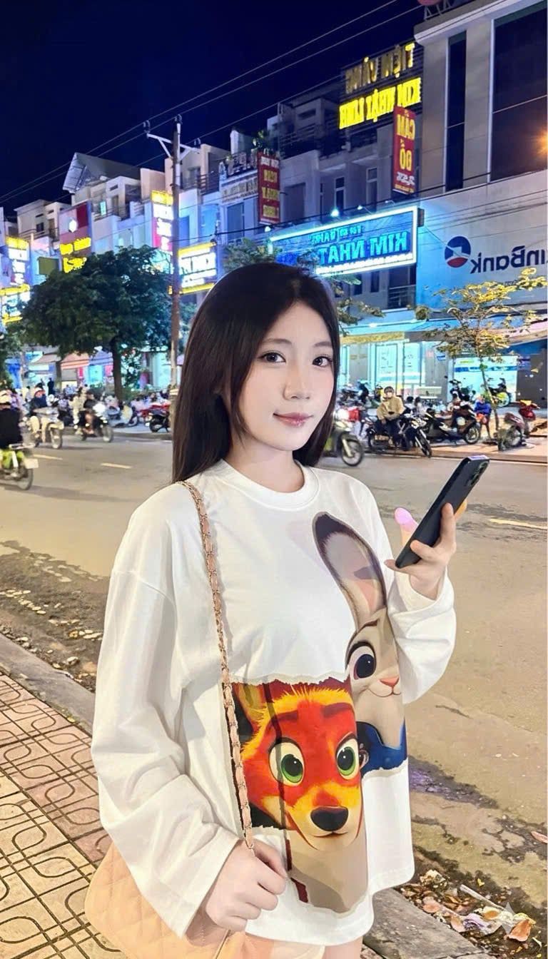  Áo thun tay dài cổ tròn in hình pet siu HOT - TRẮNG - E52 