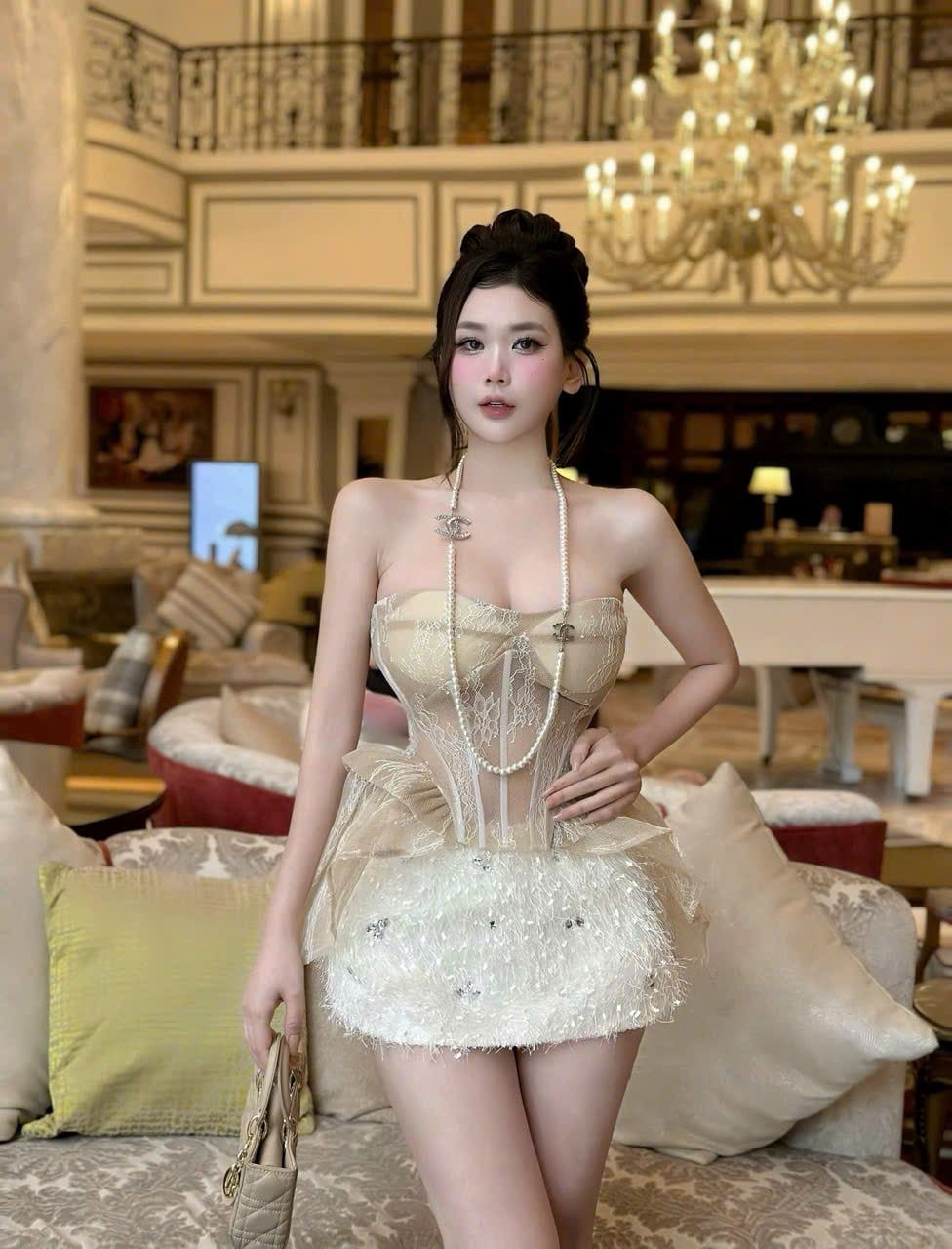  Set áo ren quây cúp ngực kèm chân váy dáng ngắn - KEM - R191 ( eo S<68, M<72 ) ( CV 27CM , ÁO DÀI 31CM ) 