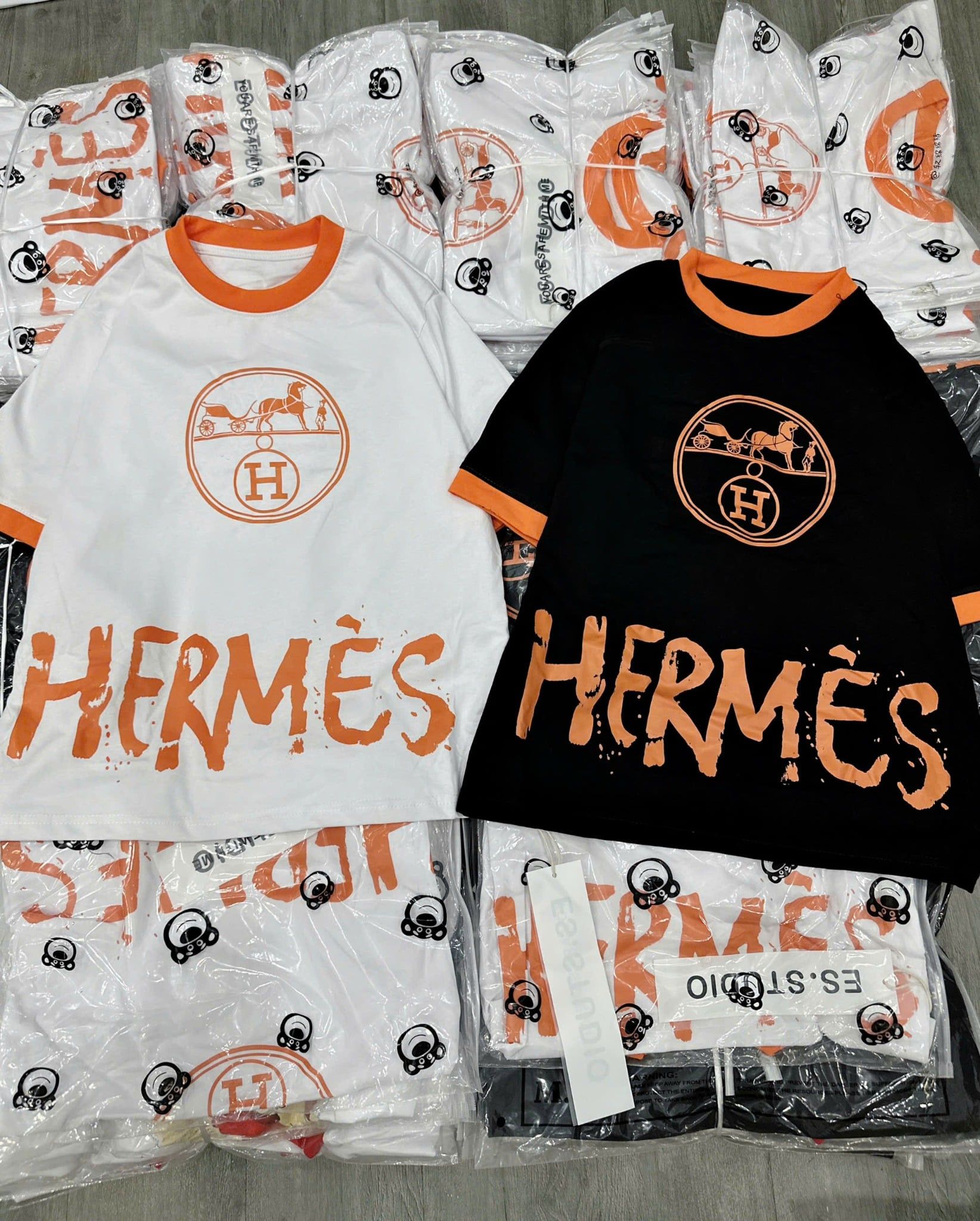  Áo thun form vừa viền cổ Hermes siu hot - ĐEN - S192 
