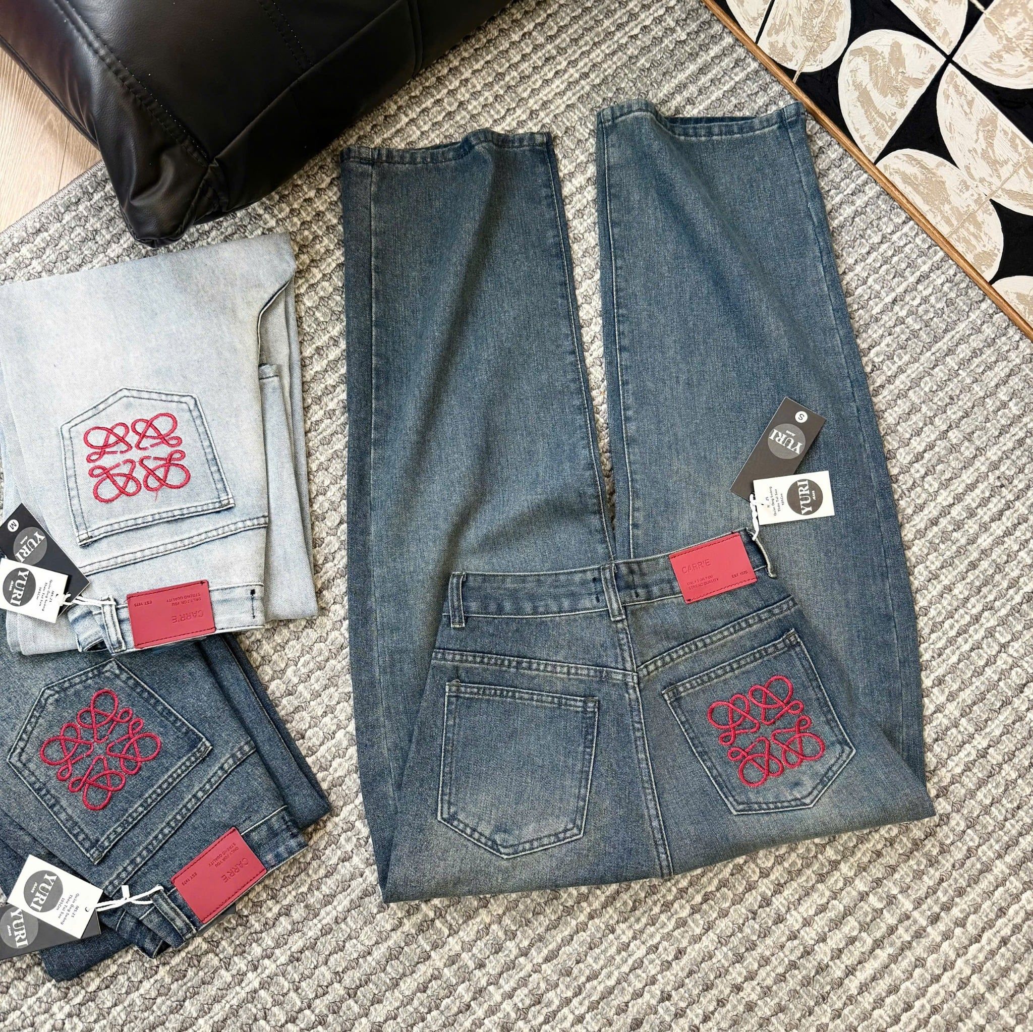  Quần jean ống suông BASIC phối túi thêu họa tiết - ĐẬM - Z5 (EO S<64, M<68, L<72) 