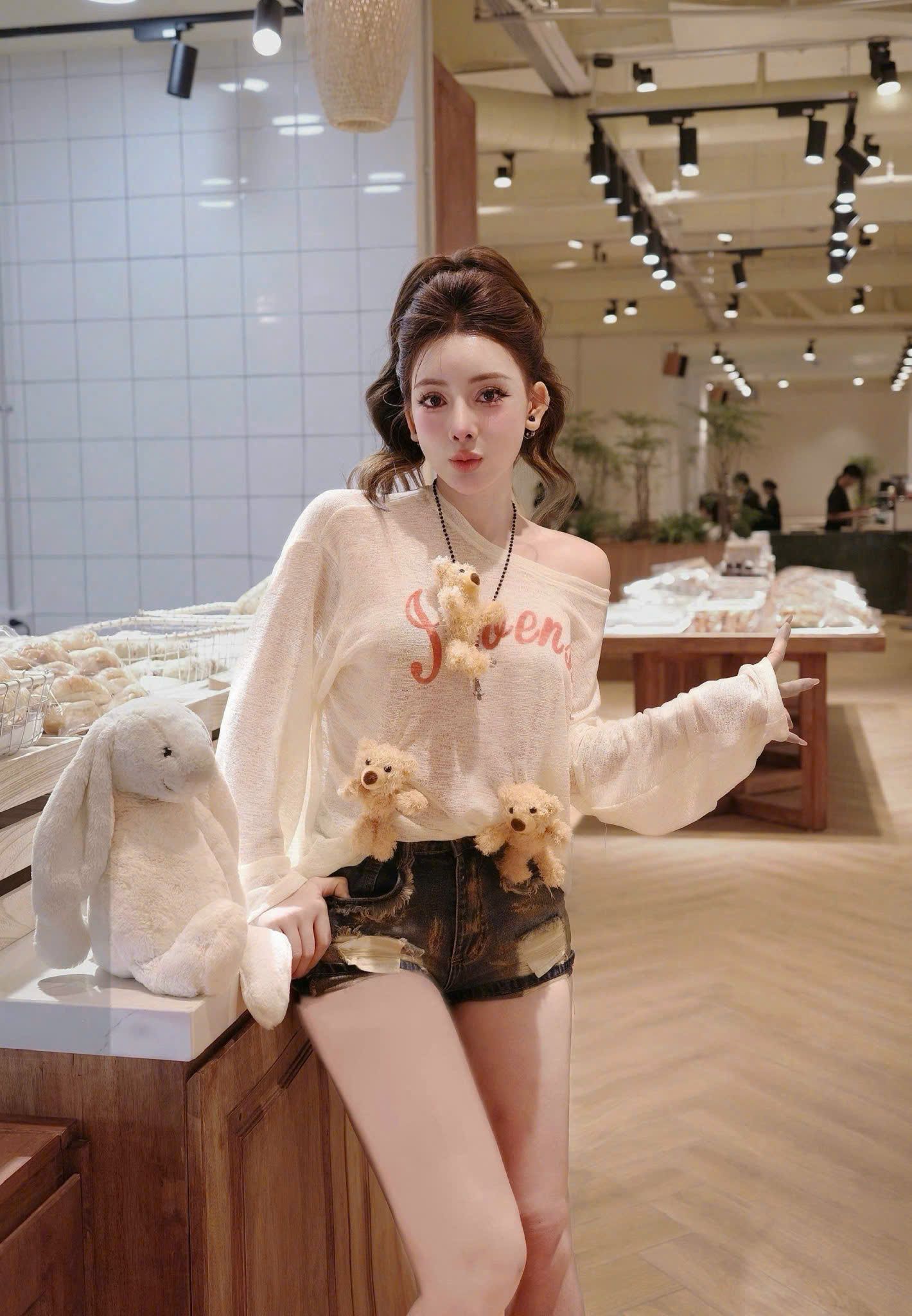  Áo thun giấy in chữ đính gấu - KEM - Z37 