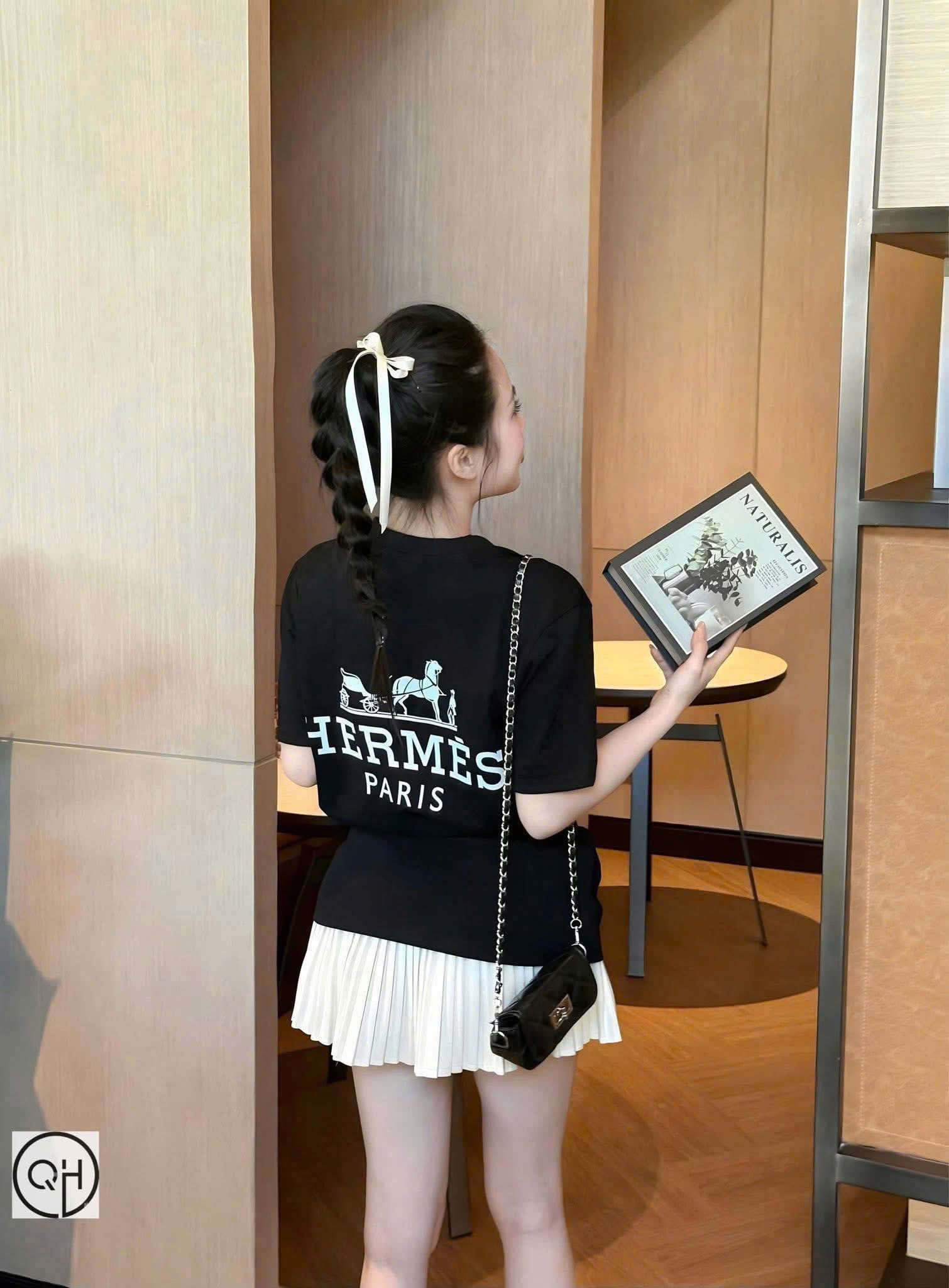  Áo thun cổ tròn tay ngắn Hermes - ĐEN - Z72 