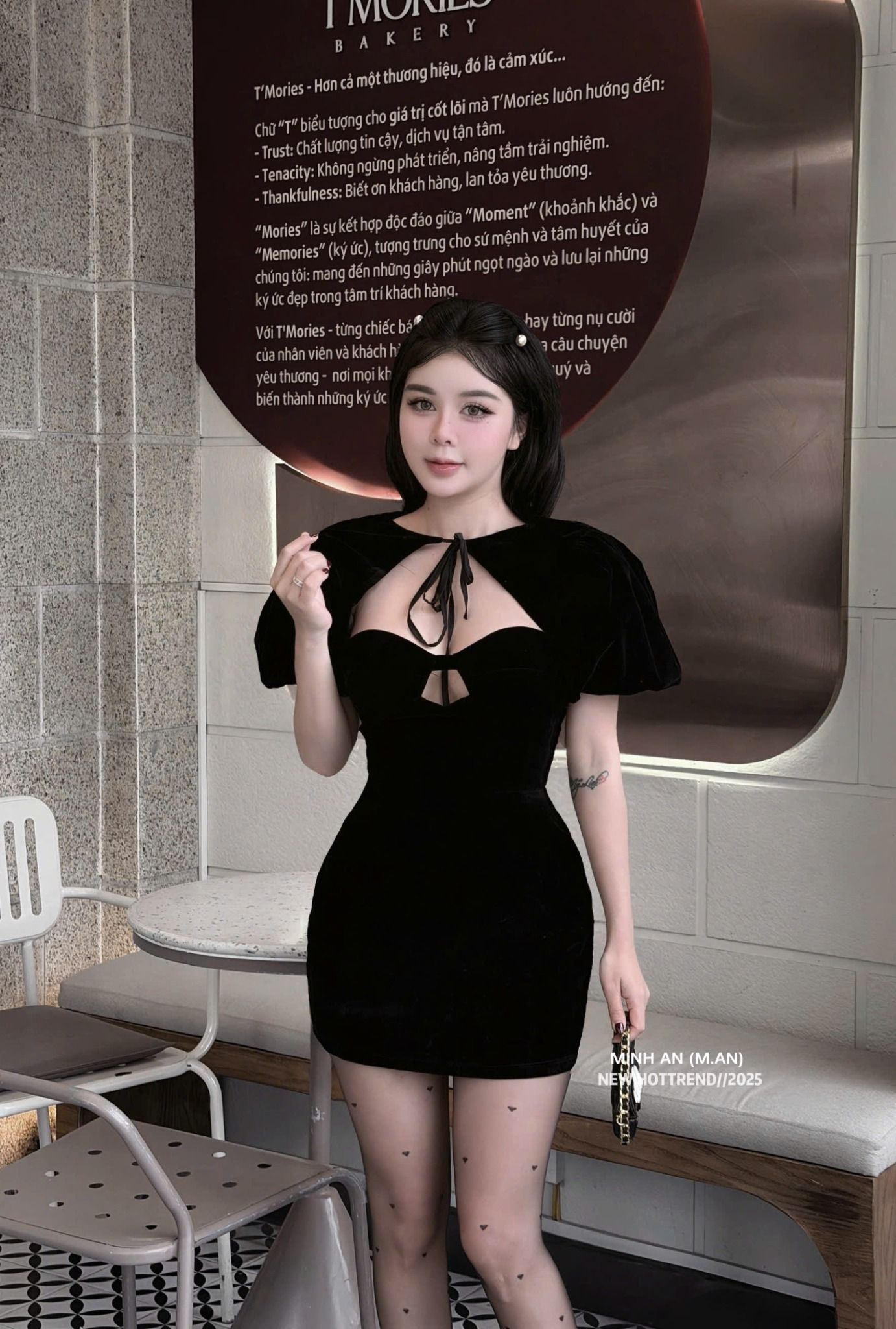  Đầm nhung quây cúp ngực phối tay bồng dáng ngắn - ĐEN - Z139 (EO S<68, M<72) 