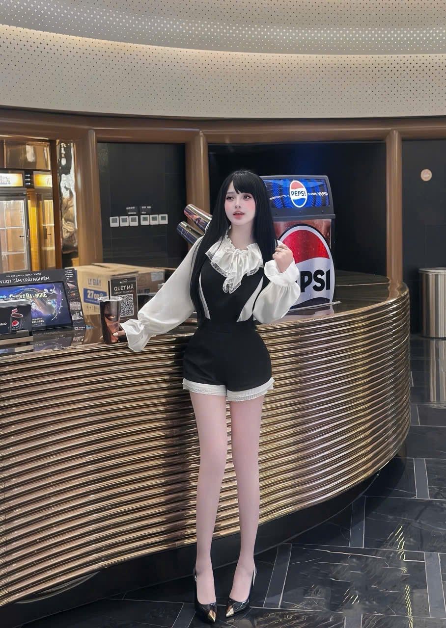  Set áo tay dài phối bèo tay loe mix quần short ngắn viền bèo - ĐEN - Z140 (EO S<68, M<72) 