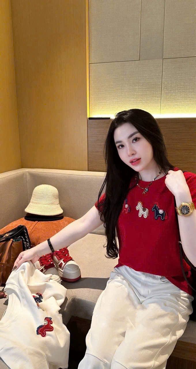  Áo thun cộc tay thêu hình ngựa mini HOT - ĐỎ - Z142 