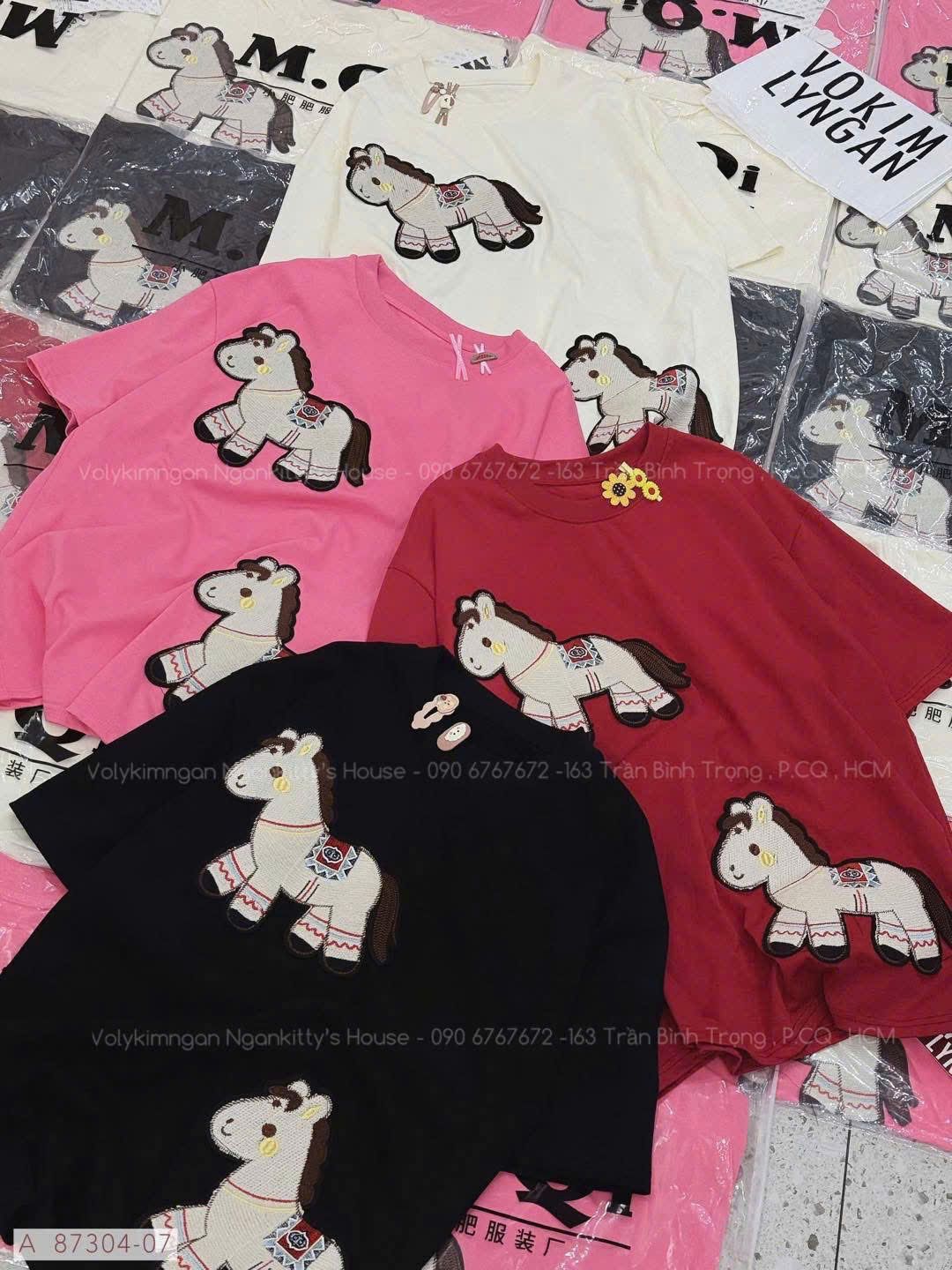  Áo phông form rộng thêu ngựa kèm kẹp tóc random QC - ĐEN - B15 