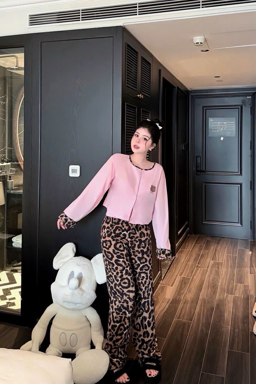  Set áo tay dài cổ tròn viền mix quần suông dài da beo cạp chun - HỒNG - B168 