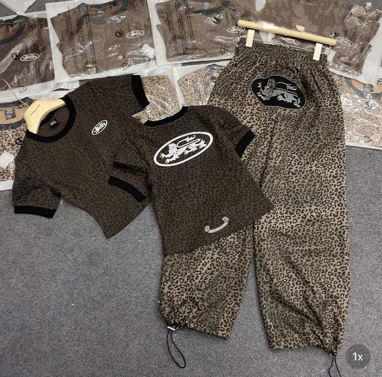  Set áo beauty cộc tay mix quần suông da beo in hình - GHI - Q3 