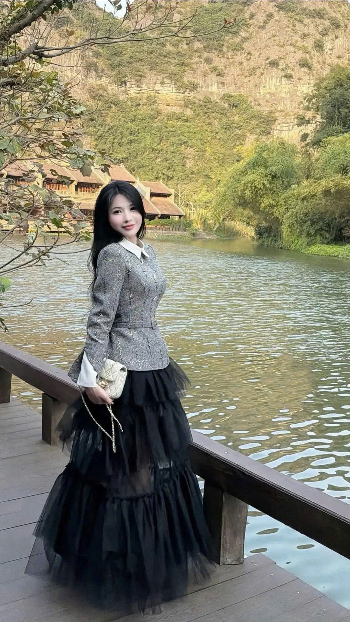  Set áo dạ cổ sơ mi đính cúc hoa mix chân váy ren lưới dáng dài - Q24 (EO S<68, M<72, L<76) 