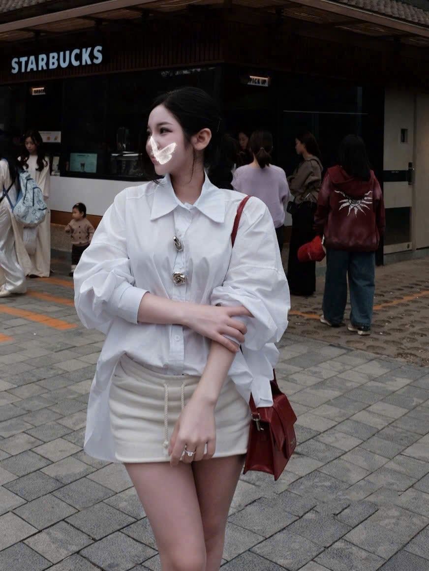  Áo sơ mi tay dài form rộng đính charm hoa hàng QC - Q25 