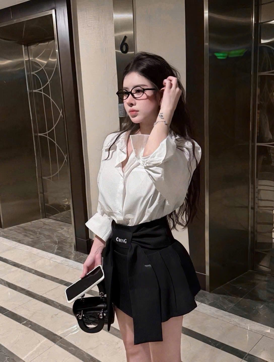  Set áo sơ mi mix chân váy xòe đính nơ bảng to thêu tag - Q31 (EO S<68, M<72, L<76) 