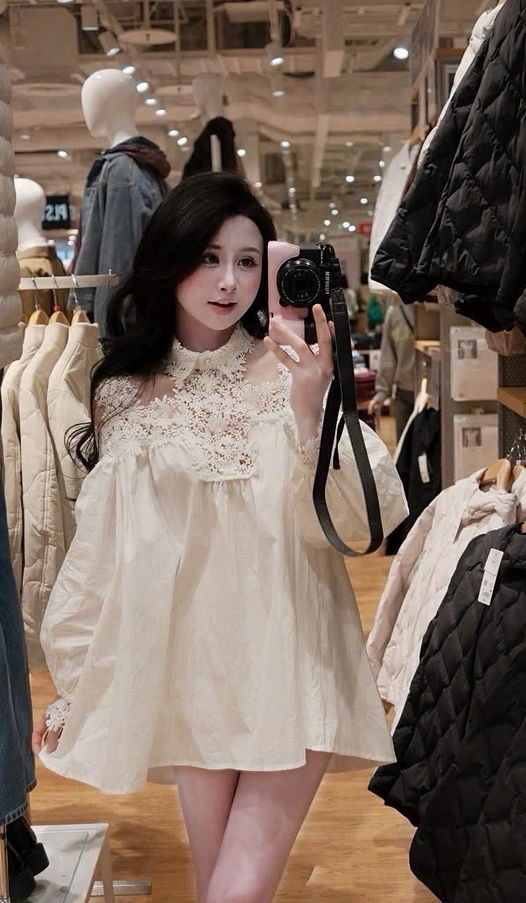  Váy sơ mi trễ vai viền ren hoa cổ tay bồng dáng suông tiểu thư - K17 