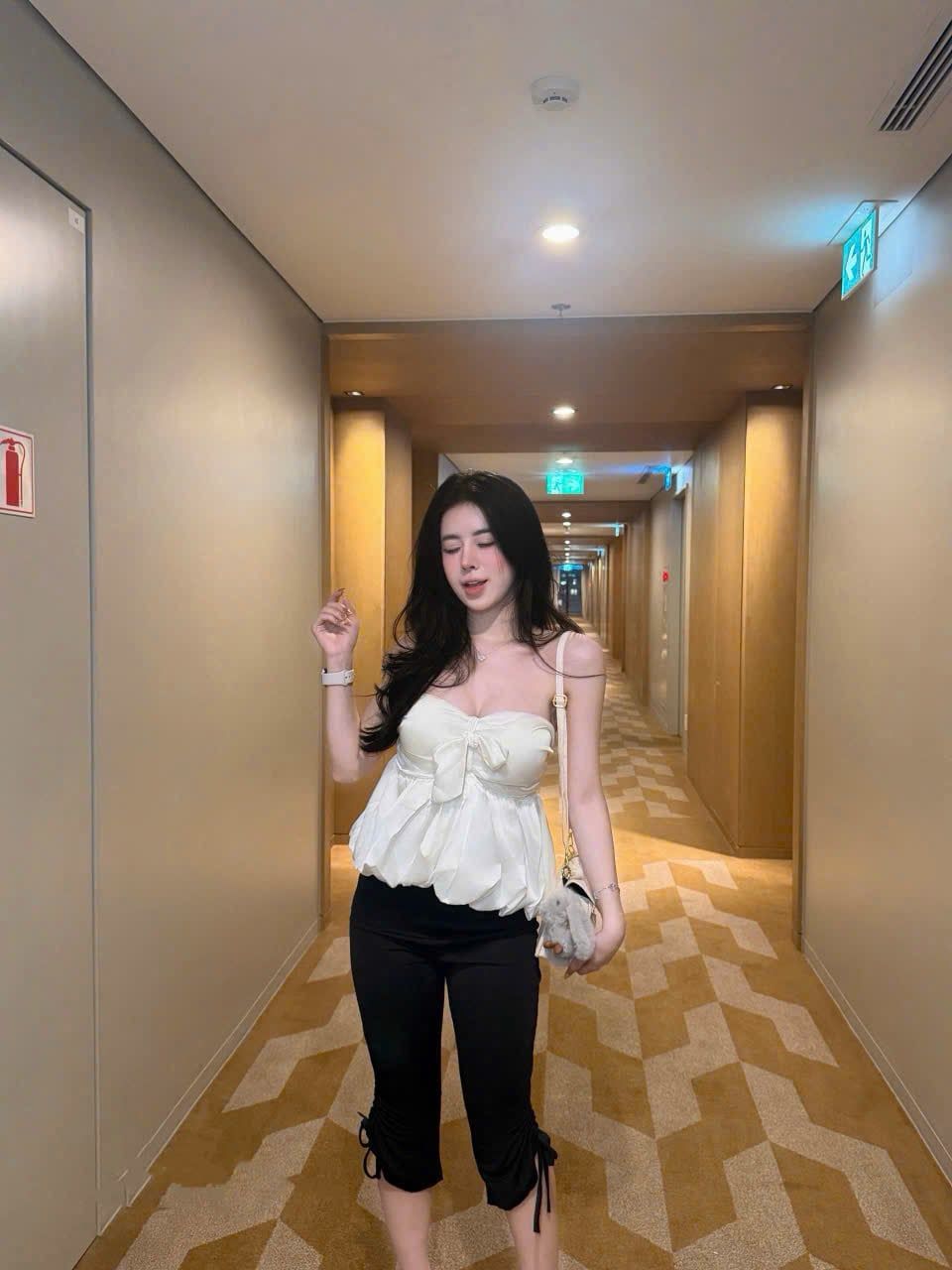  Set áo cúp ngực dáng bí đính nơ mix quần lửng rút dây - TRẮNG - K343 