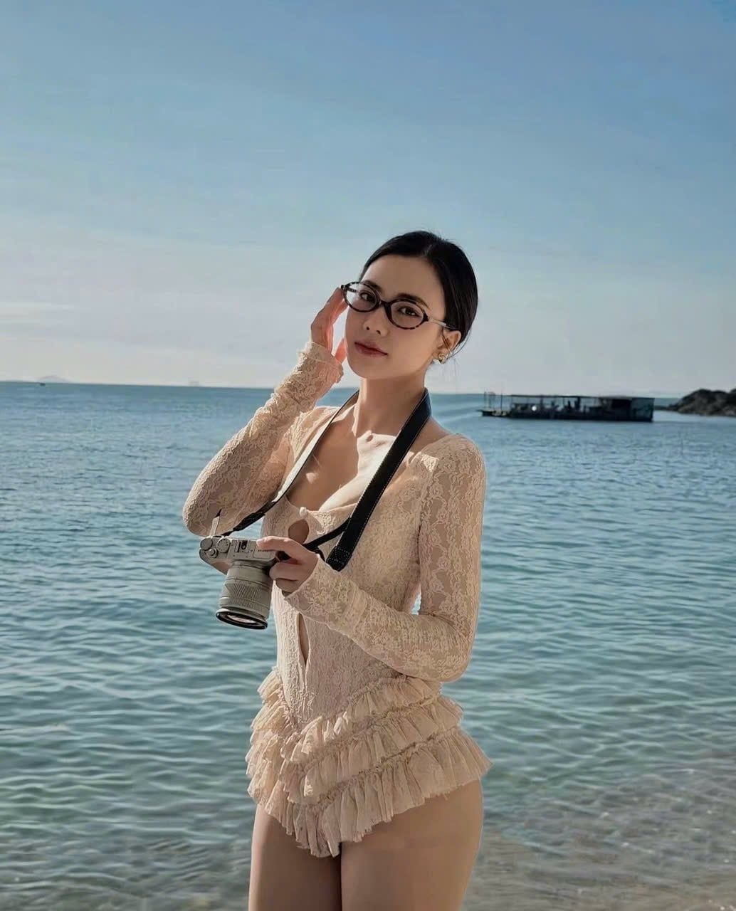  Bikini một mảnh phối ren tầng khoét ngực thiết kế - Z34 (EO S<68, M<72 co dãn nhẹ) 