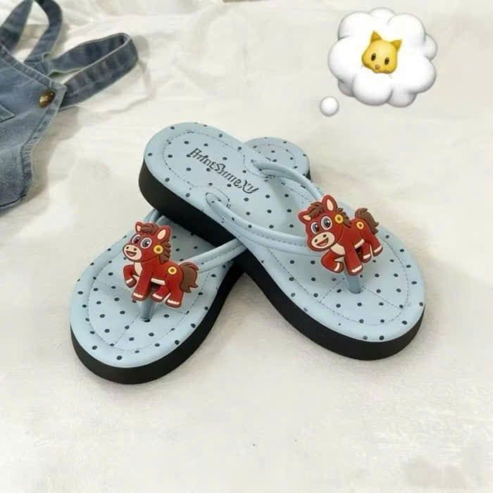  Dép xỏ ngón đế xốp họa tiết chấm bi đính charm ngựa - XANH - Z39 