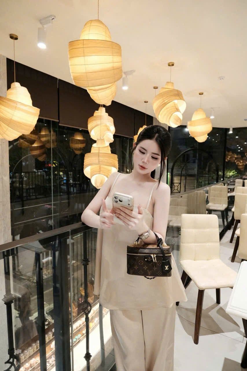  Set lụa áo 2s mix quần suông dài sang chảnh - KEM - E11 