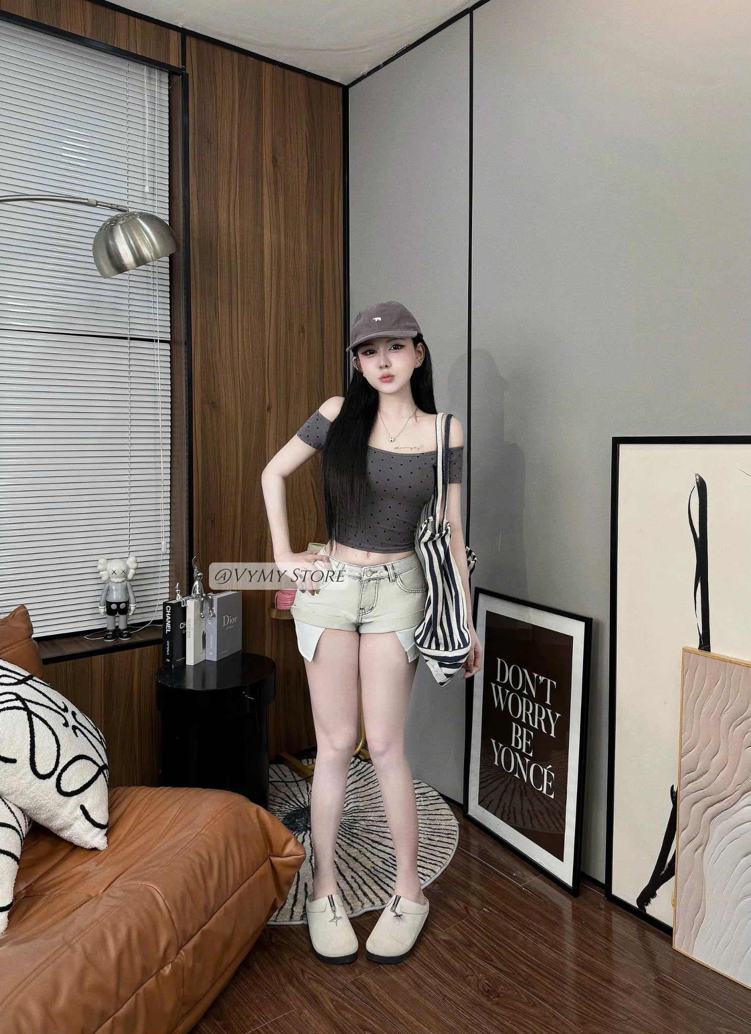  Áo trễ vai hoạ tiết chấm bi tôn dáng - GHI - G219 