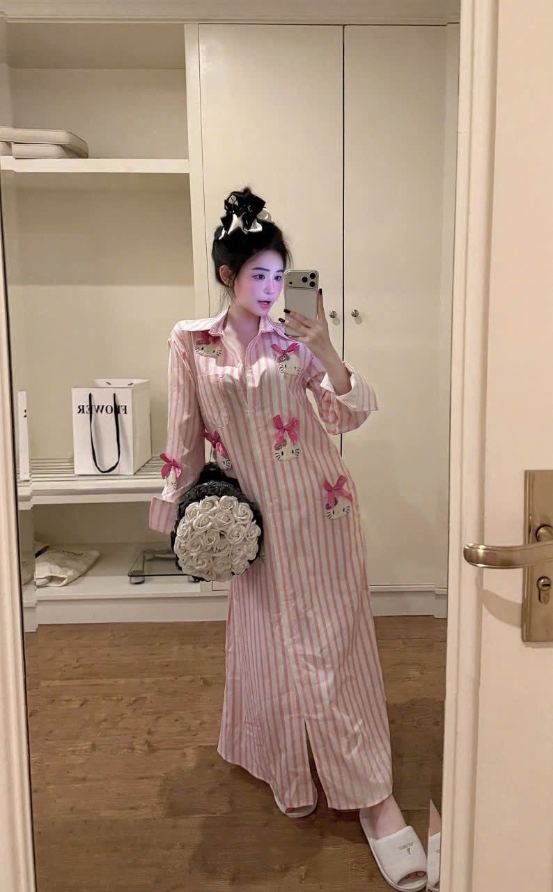  Váy sơ mi suông dài kẻ thêu nổi Hello Kitty đính nơ - E66 