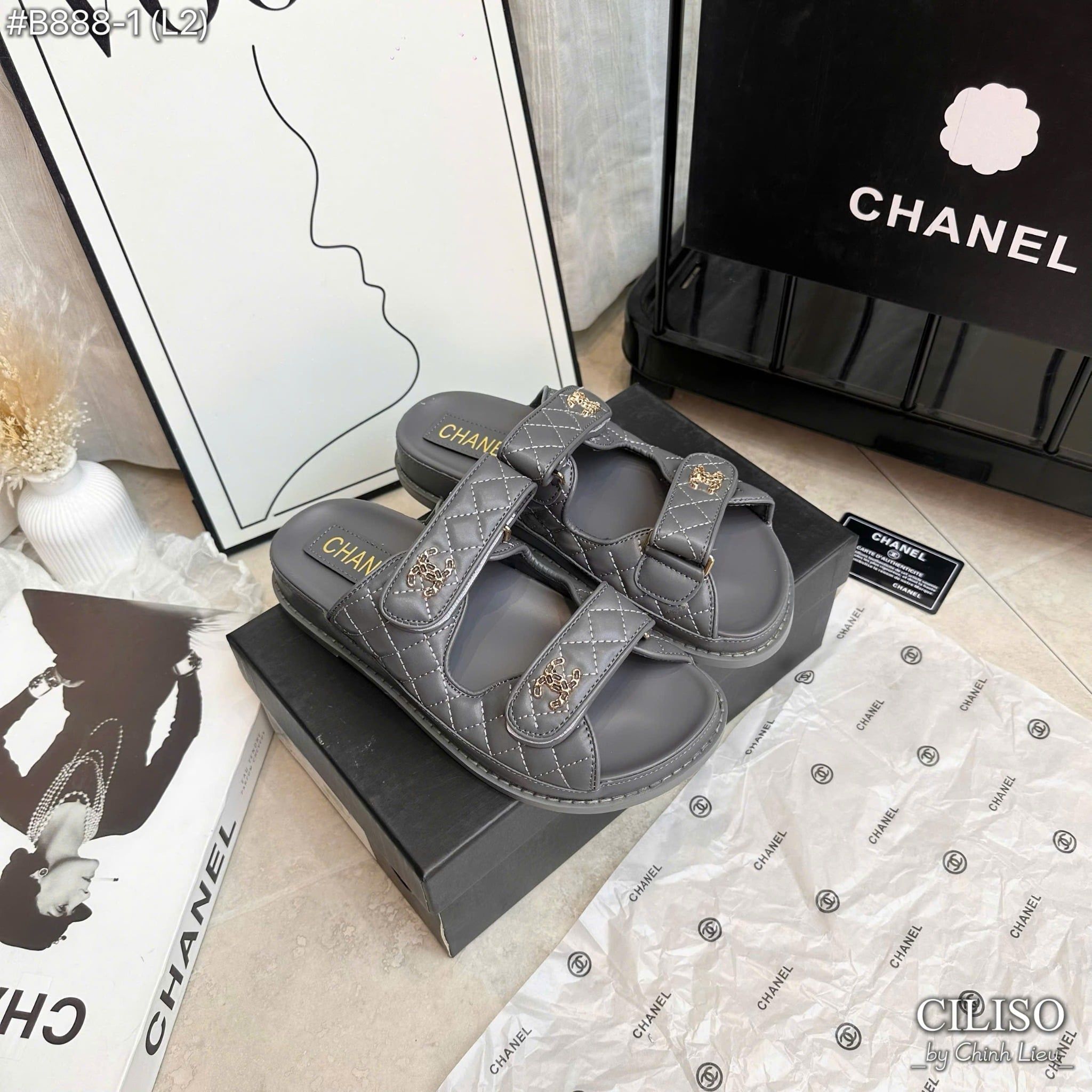  DÉP LÊ quai dán tag Chanel FULLBOX hàng siêu cấp - XÁM - G19 