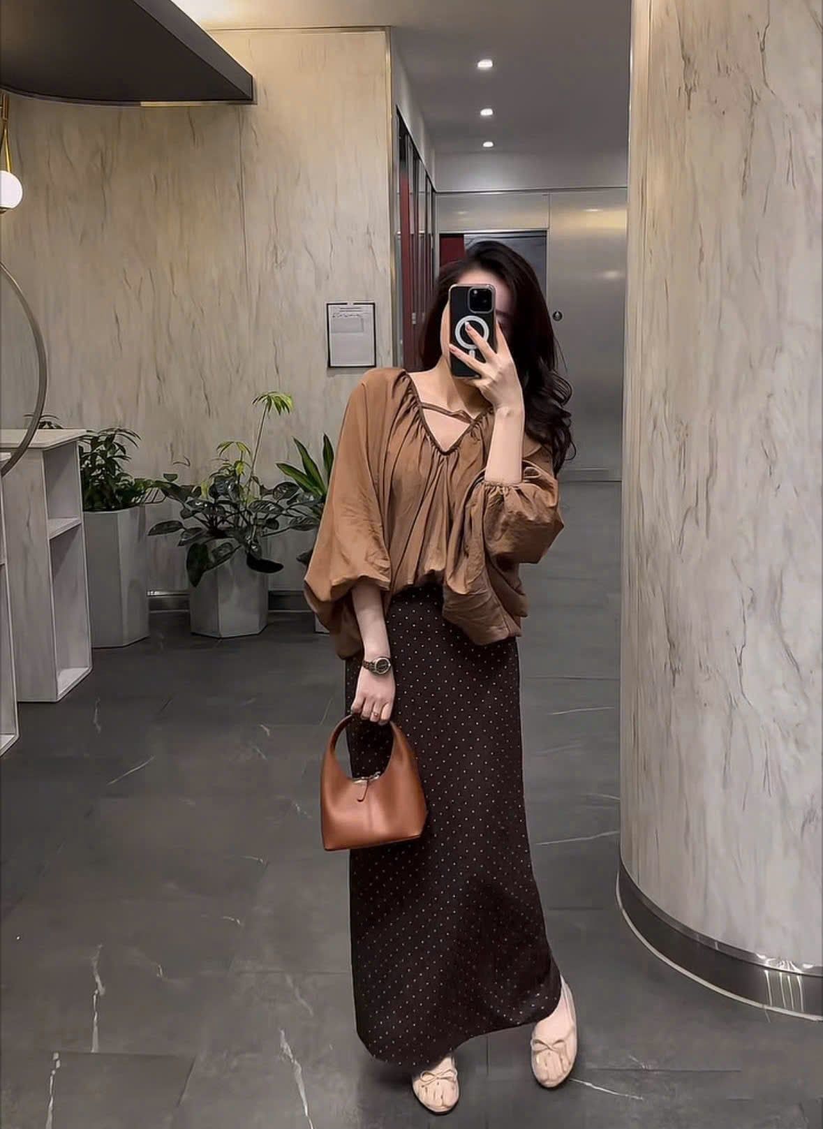  Set 2 món áo cổ v tay bồng mix chân váy suông dài chấm bi - E172 (EO S<68, M<72, L<76) 
