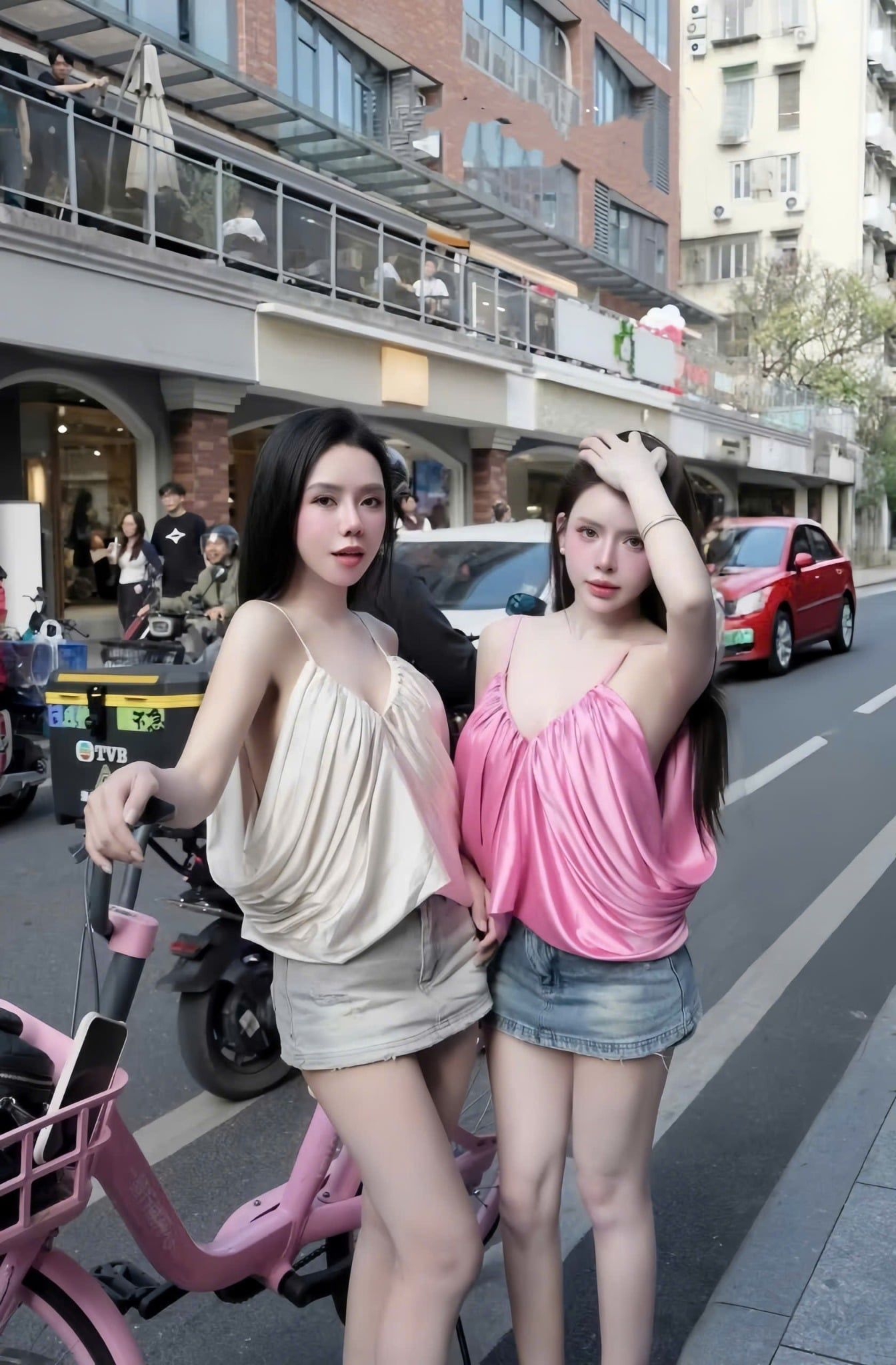  Áo lụa 2 dây cổ đổ hở lưng sexy - HỒNG - E177 (HÀNG SALE LỖ KO ĐỔI TRẢ DƯỚI MỌI HÌNH THỨC) 