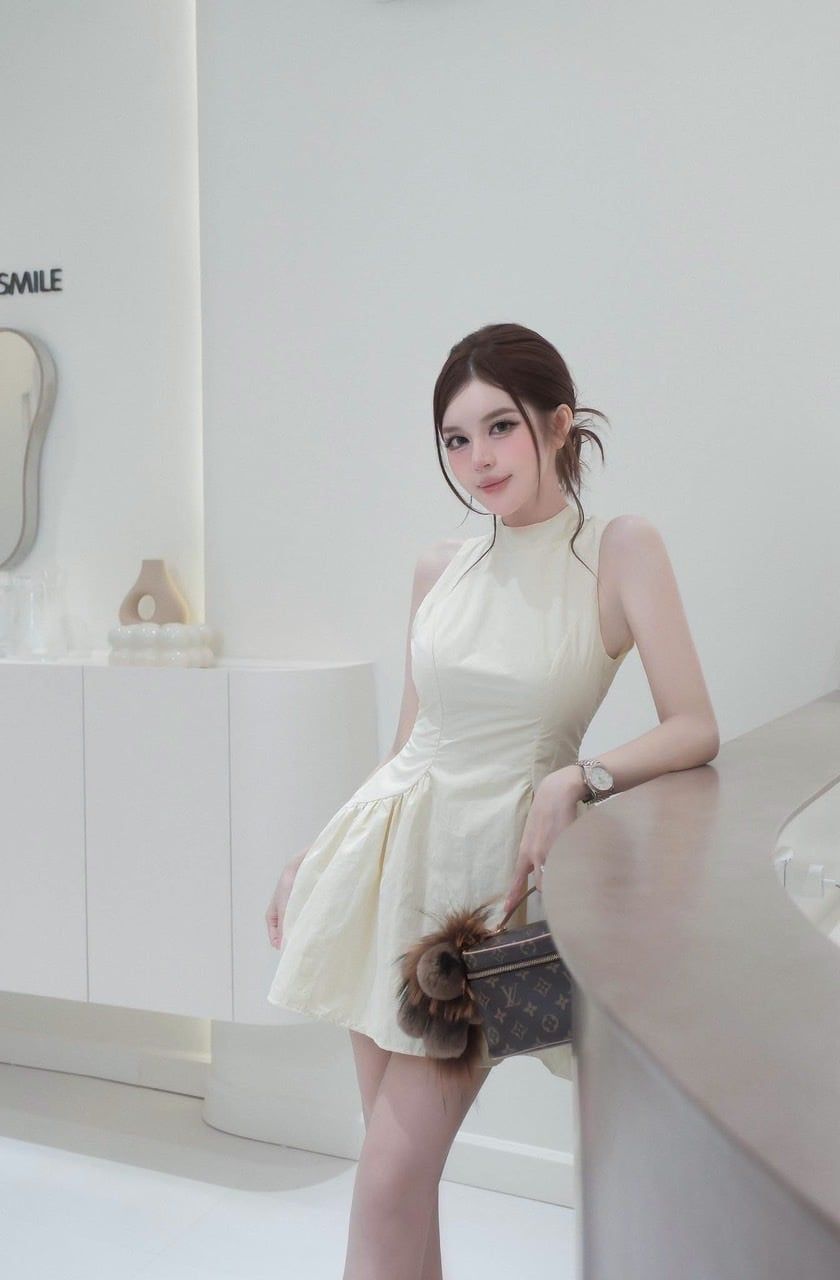  Váy sát nách cổ cao hở lưng đính nơ dáng ngắn xòe - TRẮNG - B2 (EO S<68, M<72) 