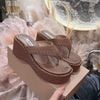 Dép xỏ ngón đế xuồng họa tiết chấm bi - NÂU - L39