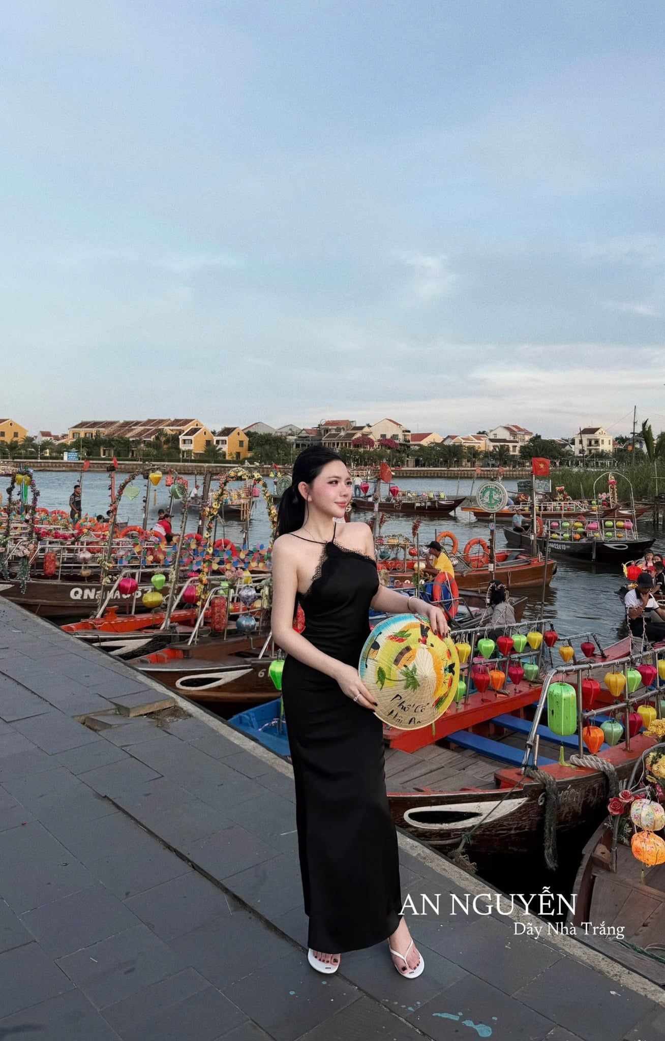  Váy lụa cổ yếm phối ren hở lưng dáng dài - ĐEN - L64 (EO S<68, M<72) 