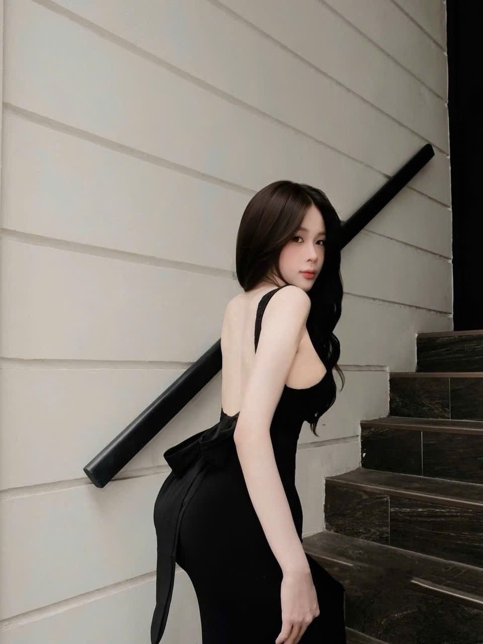  Váy hai dây ren hở lưng dáng dài tôn dáng - L60 (EO S<68, M<72) 