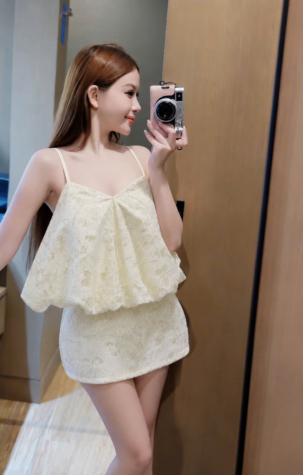  Set 2 món áo hai dây cổ v cuộn bí mix chân váy form A chất ren lưới - KEM - K4 (EO S<68, M<72, L<76) 