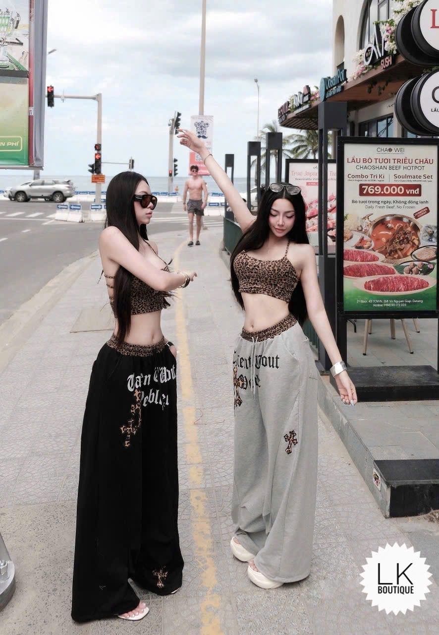  Set 2 món áo dây yếm hở lưng da beo mix quần suông cạp chun in chữ - ĐEN - K23 