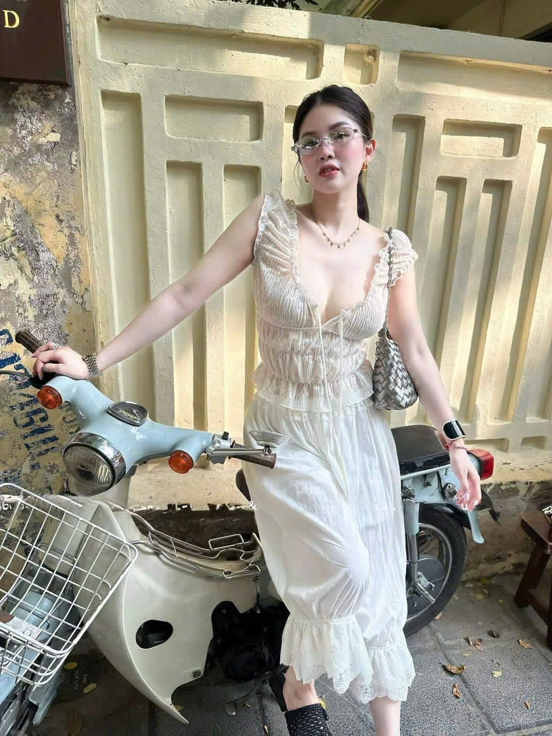  Set 2 món áo tay bồng nhún mix quần lửng phối ren - TRẮNG - K168 
