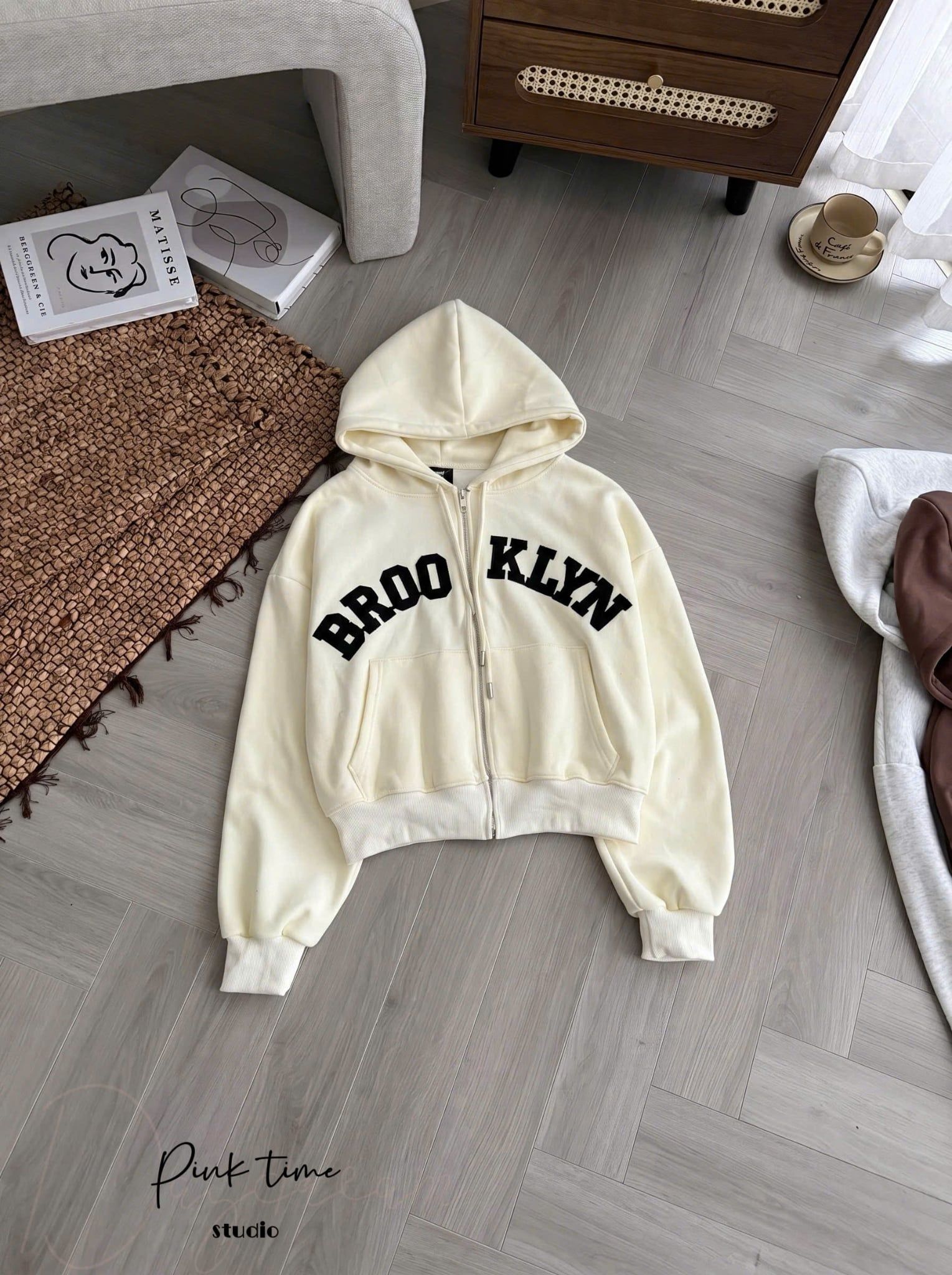  Áo khoác có nón chữ thêu nổi chất umi sịn sò - KEM - H78 