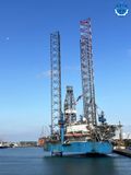  DT00059 Cleaning & repainting body/bottom of the oil drilling rig PVD VIII 