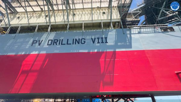  DT00059 Cleaning & repainting body/bottom of the oil drilling rig PVD VIII 