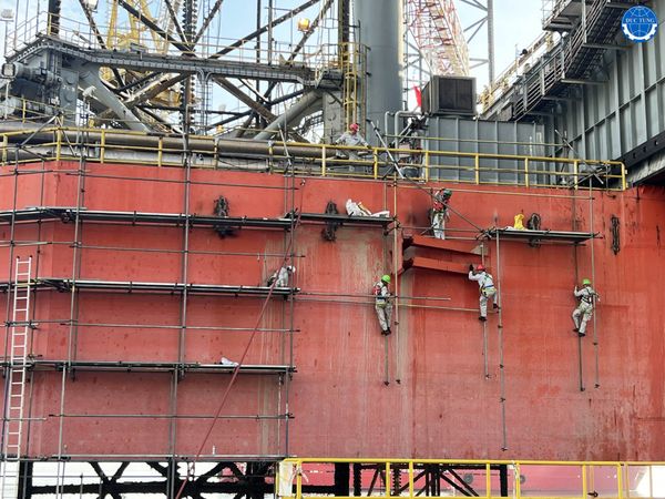  DT00059 Cleaning & repainting body/bottom of the oil drilling rig PVD VIII 