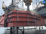  DT00059 Cleaning & repainting body/bottom of the oil drilling rig PVD VIII 
