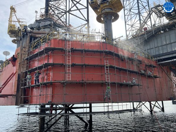  DT00059 Cleaning & repainting body/bottom of the oil drilling rig PVD VIII 