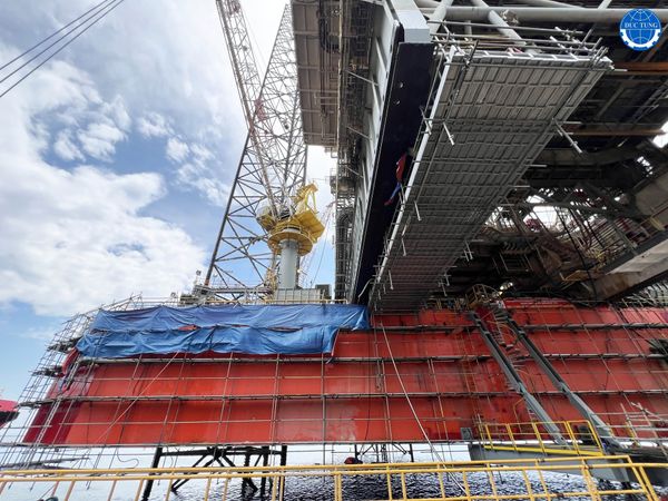  DT00059 Cleaning & repainting body/bottom of the oil drilling rig PVD VIII 