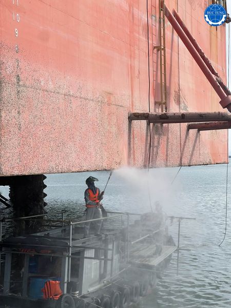  DT00059 Cleaning & repainting body/bottom of the oil drilling rig PVD VIII 