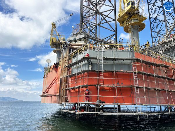  DT00059 Cleaning & repainting body/bottom of the oil drilling rig PVD VIII 