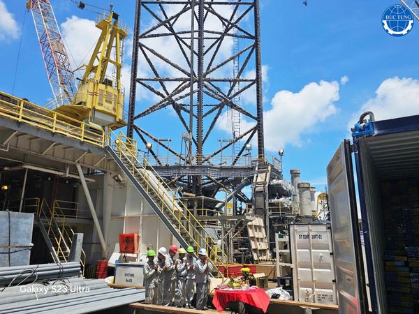  DT00059 Cleaning & repainting body/bottom of the oil drilling rig PVD VIII 