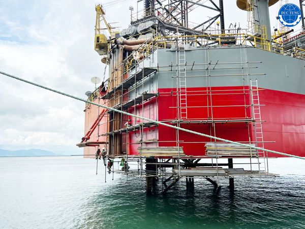  DT00059 Cleaning & repainting body/bottom of the oil drilling rig PVD VIII 