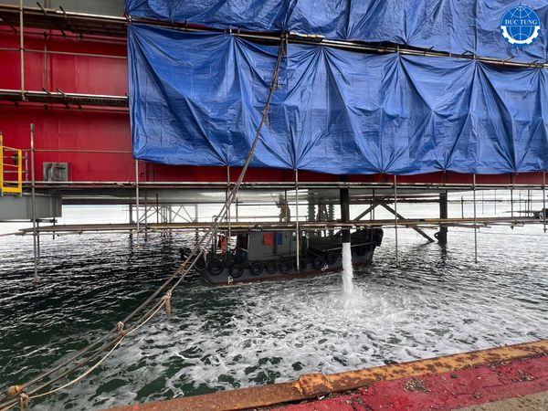  DT00059 Cleaning & repainting body/bottom of the oil drilling rig PVD VIII 