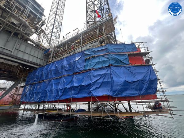  DT00059 Cleaning & repainting body/bottom of the oil drilling rig PVD VIII 