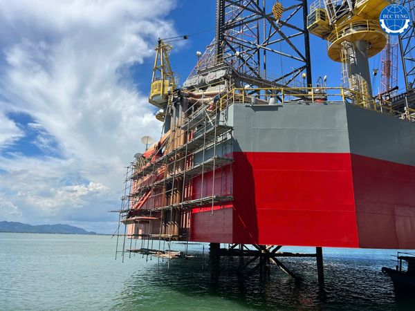  DT00059 Cleaning & repainting body/bottom of the oil drilling rig PVD VIII 