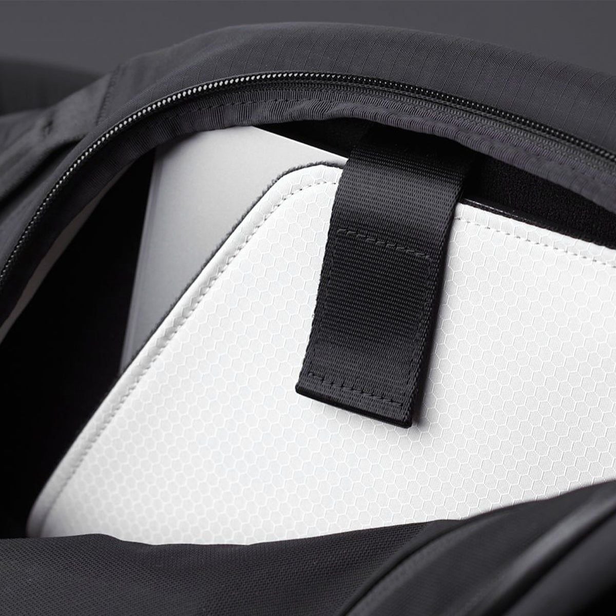  ALPAKA Metro Crossbody – Left Shoulder 