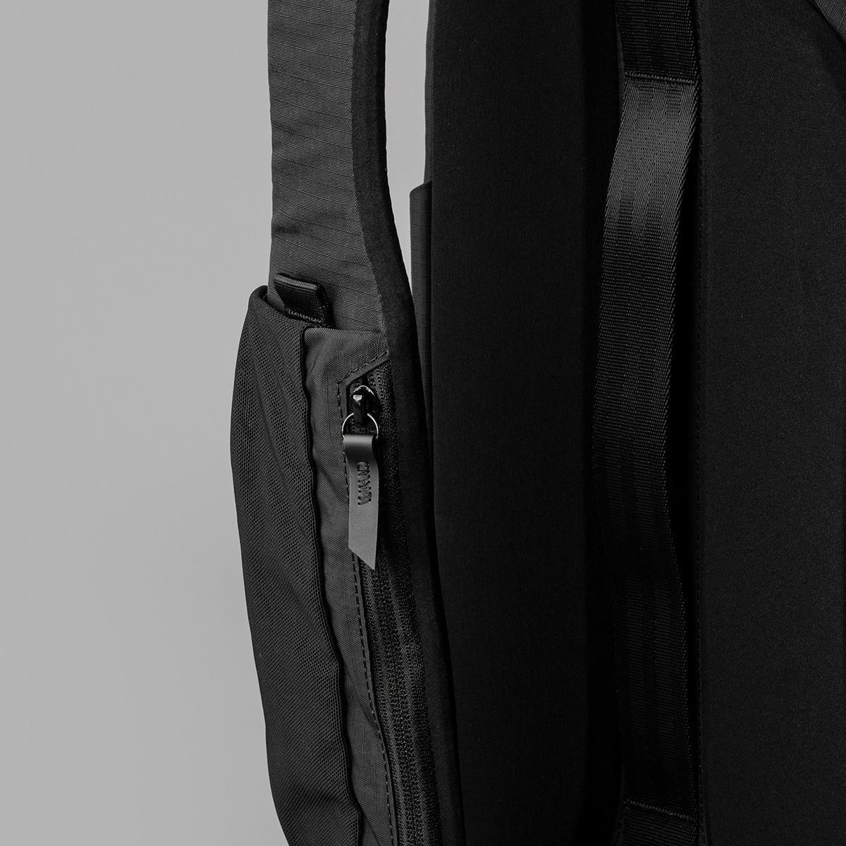  ALPAKA Metro Crossbody – Left Shoulder 